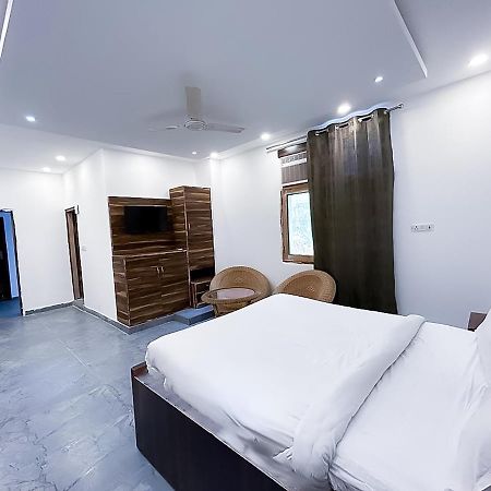 Roomshala 013 Js Garden - Near Jaypee Hospital Noida Exterior foto